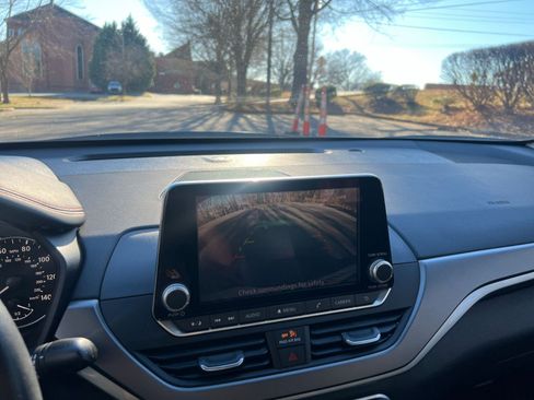 Used 2025 Nissan Altima 2.5 SR image 17