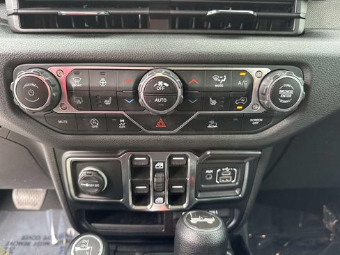 Used 2024 Jeep Wrangler Unlimited Sport AWD/4WD image 31