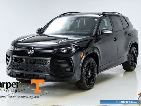 Used 2025 Volkswagen Tiguan SE R-Line image 40