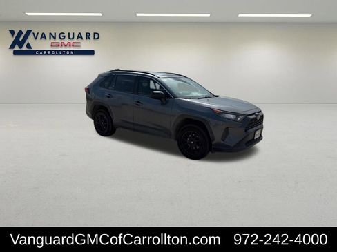 Used 2019 Toyota RAV4 LE FWD image 2