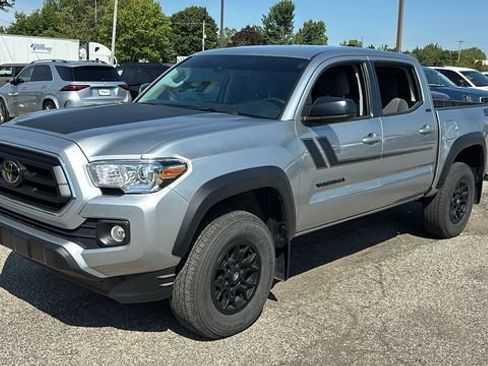 Used 2023 Toyota Tacoma SR5 AWD/4WD image 3