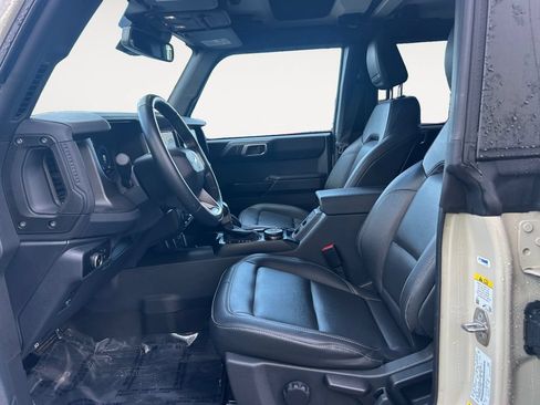 Used 2025 Ford Bronco Badlands AWD/4WD image 16