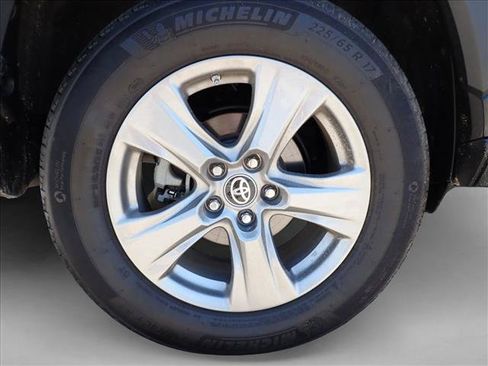 Used 2024 Toyota RAV4 LE AWD/4WD image 7