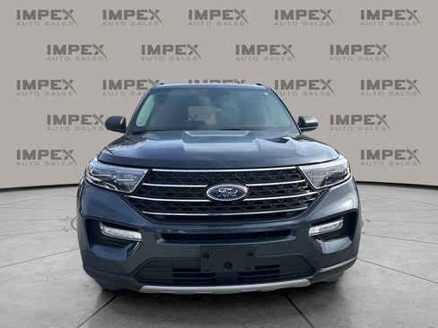 Used 2022 Ford Explorer XLT w/ Equipment Group 202A image 8