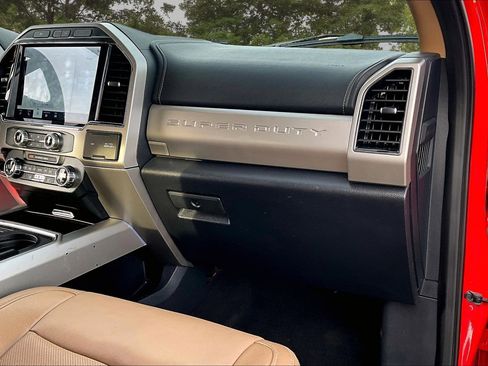 Certified 2022 Ford F250 Lariat w/ Chrome Package image 27