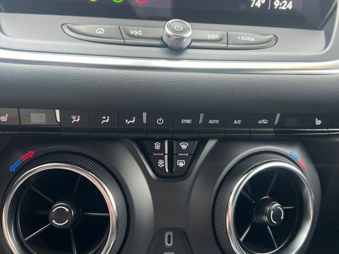 Used 2025 Chevrolet Blazer LT FWD image 31