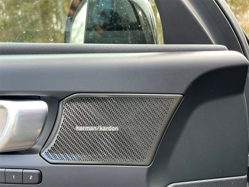 New 2026 Volvo XC40 B5 Plus w/ Protection Package Premier image 21