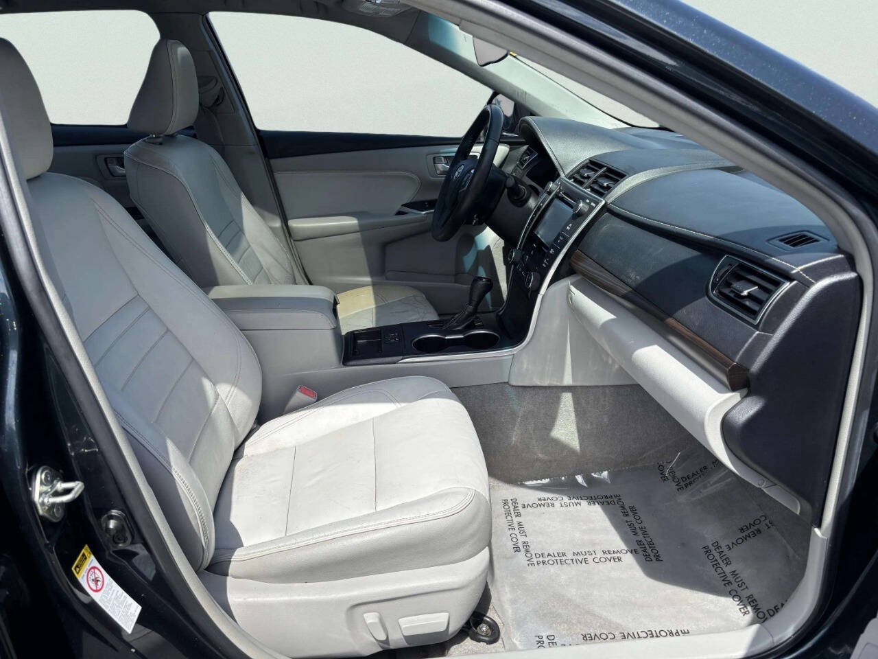 Used 2017 Toyota Camry XLE w/ Moonroof Package FWD image 19
