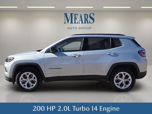 Used 2024 Jeep Compass Latitude image 3