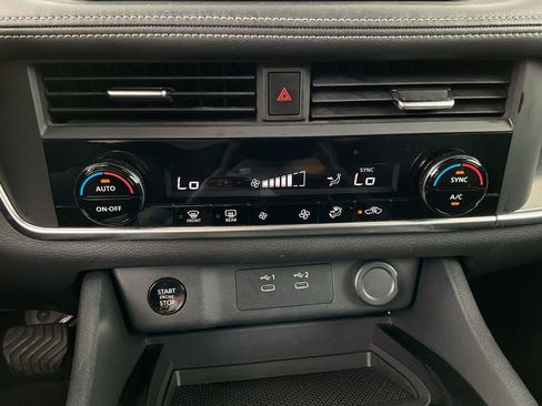 Used 2025 Nissan Rogue SV FWD image 24
