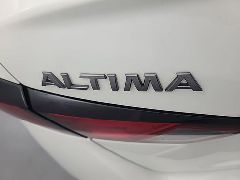 Used 2025 Nissan Altima 2.5 SL FWD image 11