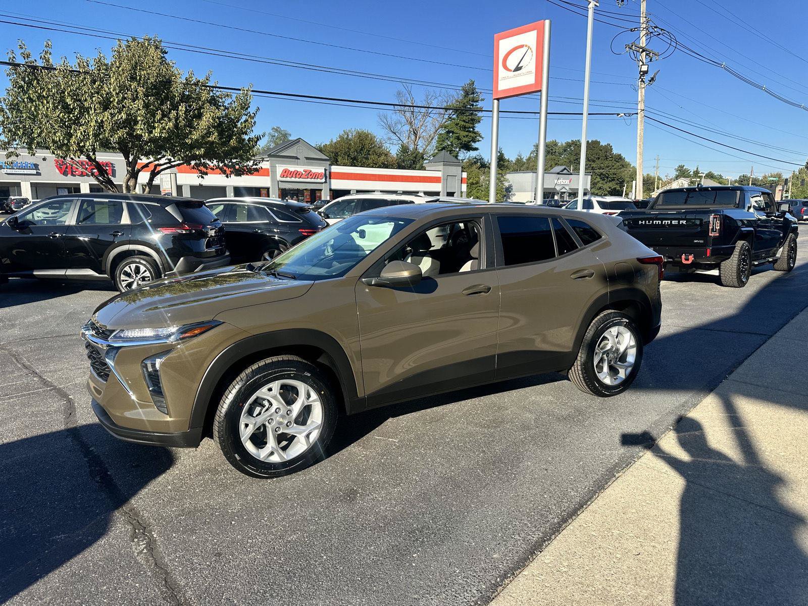 Used 2024 Chevrolet Trax LS w/ LS Convenience Package FWD image 5