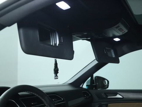 Used 2023 Volkswagen Tiguan SE w/ Panoramic Sunroof Package FWD image 20