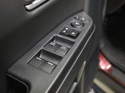 Used 2012 Honda Pilot Touring image 17