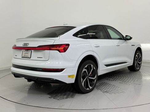 Used 2022 Audi e-tron Premium Plus w/ Premium Plus Package image 9