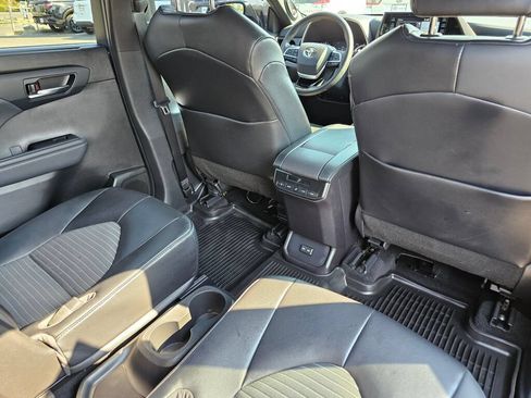 Used 2022 Toyota Highlander XSE AWD/4WD image 14