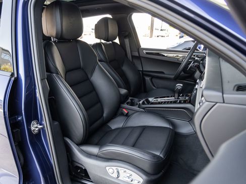 Certified 2026 Porsche Macan AWD/4WD image 47