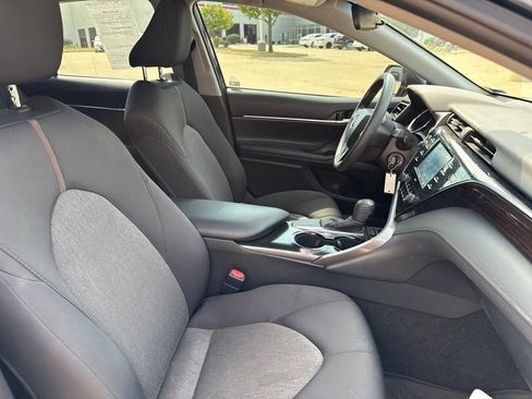Used 2020 Toyota Camry LE FWD image 17