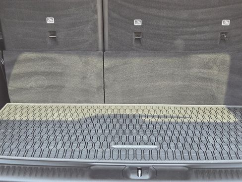 Certified 2023 Jeep Wagoneer Series III w/ Premium Group I AWD/4WD image 14
