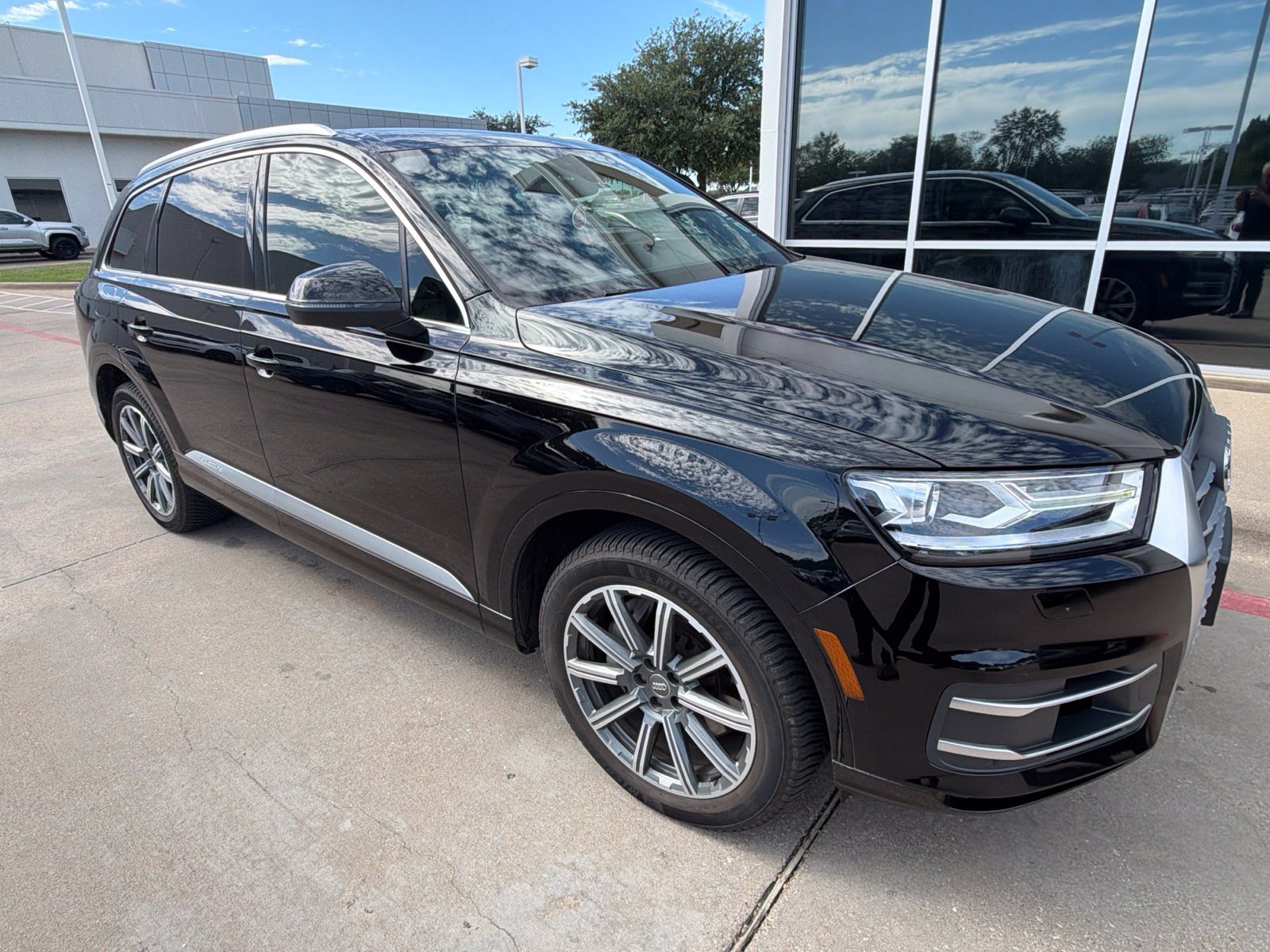 Used 2019 Audi Q7 3.0T Premium w/ Convenience Package AWD/4WD image 3