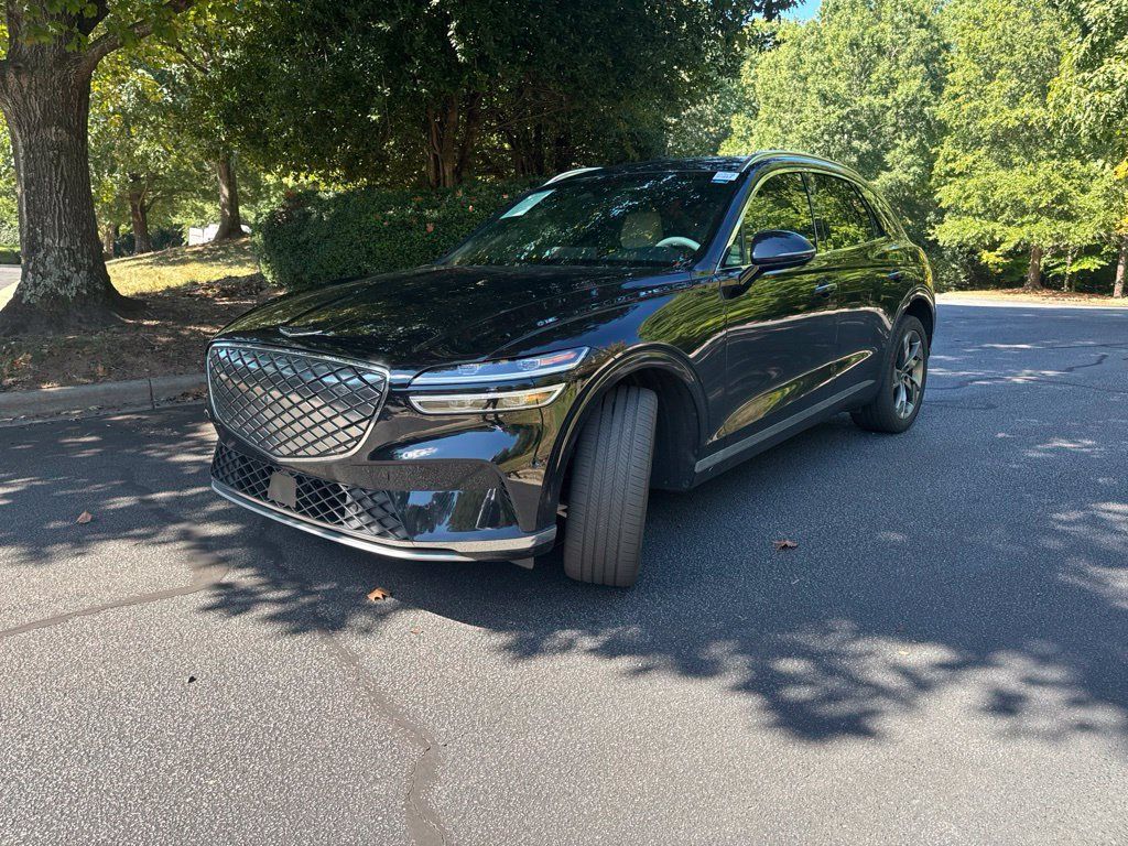 Used 2023 Genesis Electrified GV70 AWD/4WD image 3