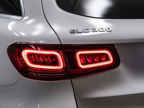 Used 2021 Mercedes-Benz GLC 300 image 7