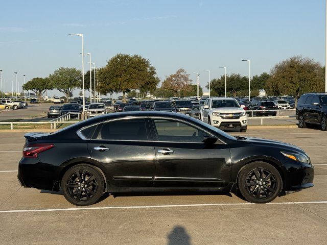 Used 2017 Nissan Altima 2.5 SR w/ Midnight Edition Package FWD image 3