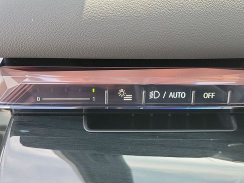 New 2026 BMW i5 eDrive40 w/ Convenience Package RWD image 24