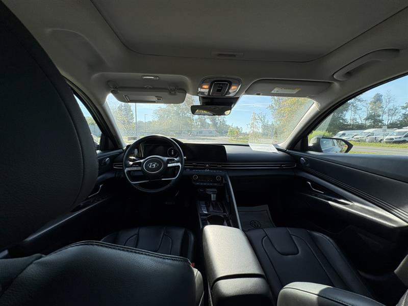 Used 2023 Hyundai Elantra Limited FWD image 15