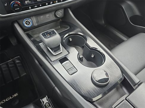 Used 2023 Nissan Rogue SV w/ SV Premium B Package image 28