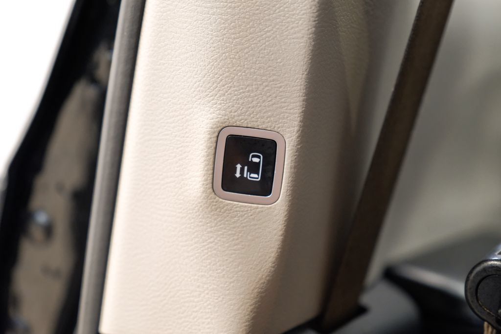 Used 2020 Chrysler Pacifica Limited FWD image 57
