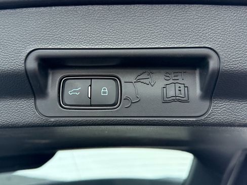 Used 2022 Ford Explorer XLT w/ Equipment Group 202A image 40