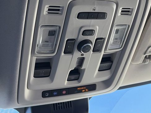 Used 2023 GMC Yukon XL Denali image 28