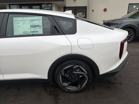 New 2025 Kia K4 EX image 10