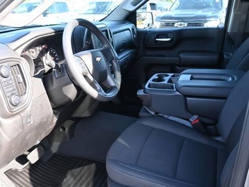 Used 2025 Chevrolet Silverado 1500 Custom image 9