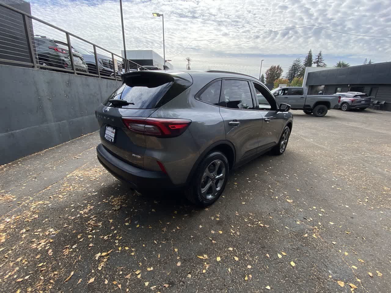 Used 2025 Ford Escape ST-Line Select AWD/4WD image 6