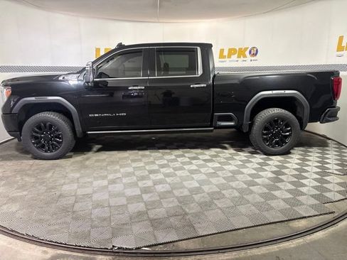 Used 2022 GMC Sierra 2500 Denali w/ Denali Black Diamond Edition AWD/4WD image 6