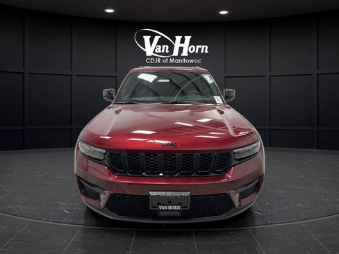 Used 2023 Jeep Grand Cherokee Altitude AWD/4WD image 10