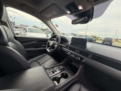 Used 2023 Honda Pilot Touring image 18