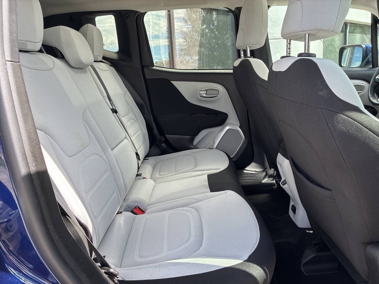 Used 2018 Jeep Renegade Latitude w/ Cold Weather Group AWD/4WD image 12