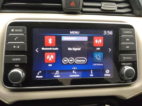 Used 2021 Nissan Versa SV FWD image 25