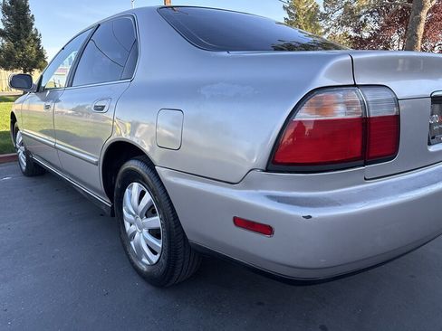 Used 1996 Honda Accord VP image 10