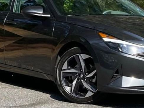 Used 2023 Hyundai Elantra SEL w/ Convenience Package image 10