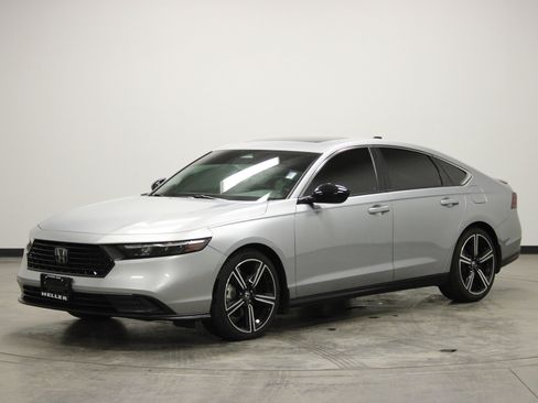 Used 2023 Honda Accord Sport image 4