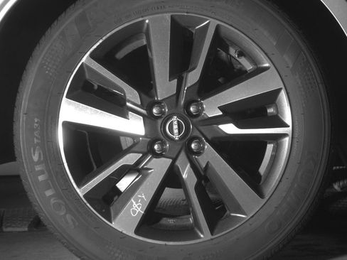 Used 2025 Nissan Versa SV FWD image 15