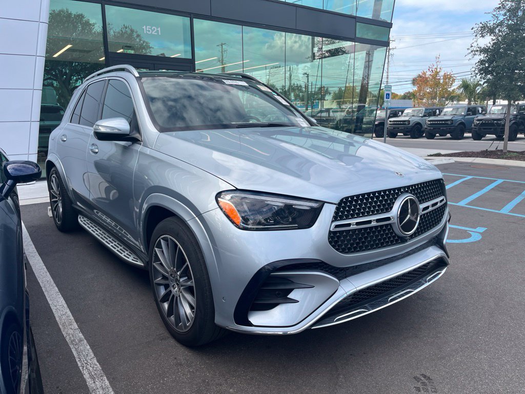 Used 2024 Mercedes-Benz GLE 450 4MATIC w/ AMG Line Exterior image 4