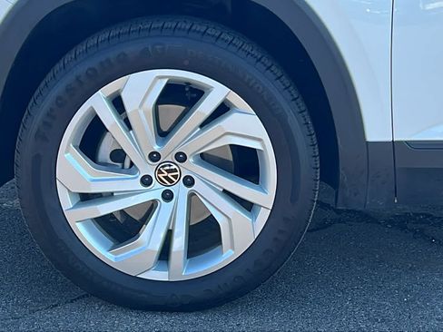 Certified 2021 Volkswagen Atlas SE image 9