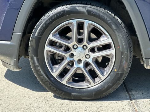 Used 2020 Jeep Compass Latitude FWD image 25