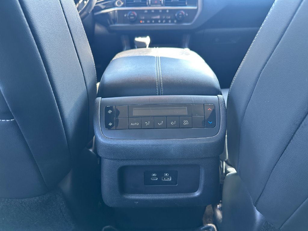 Used 2022 Nissan Pathfinder SL AWD/4WD image 7