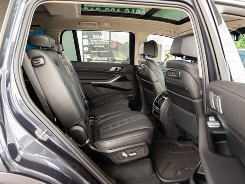 Used 2022 BMW X7 xDrive40i w/ Premium Package AWD/4WD image 25